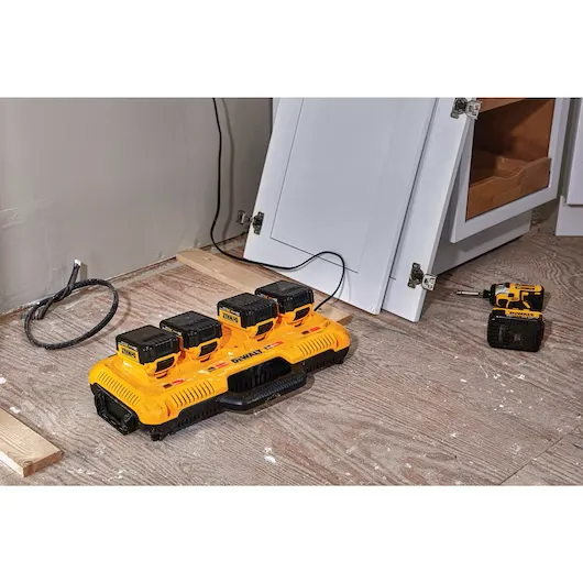 Battery Charger - DeWalt Multiport Simultaneous Fast Charger, DCB104