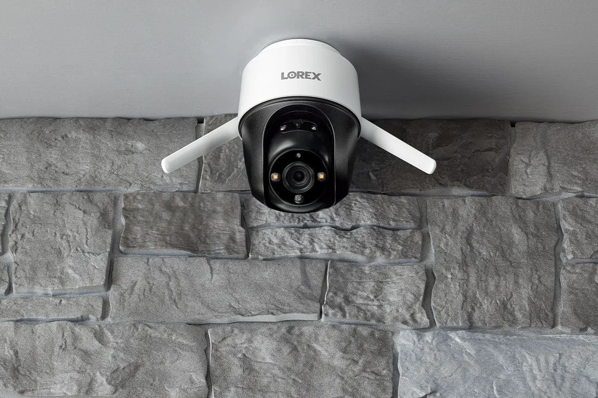 Lorex 2K Pan-Tilt Outdoor Wi-Fi Security Camera (32GB) - Open Box