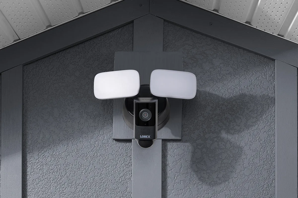 Lorex 2K Wi-Fi Floodlight Security Camera (32GB, Cloud-Enabled)