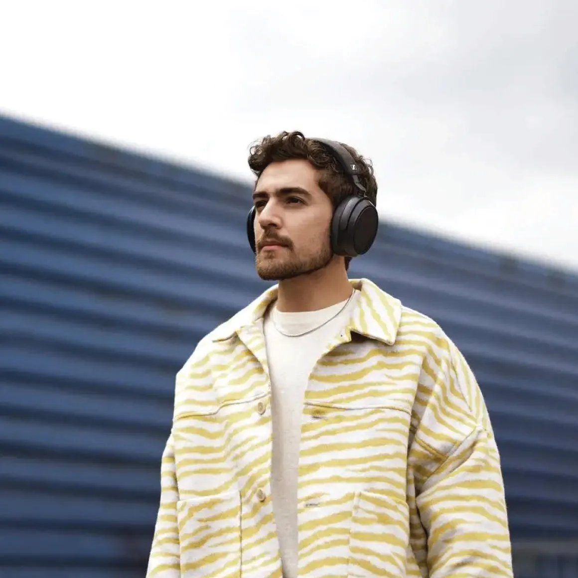 Sennheiser - MOMENTUM 4 Wireless